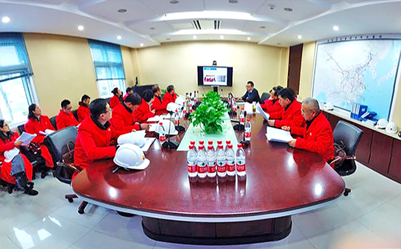 （2）在公司听取创建情况介绍.jpg