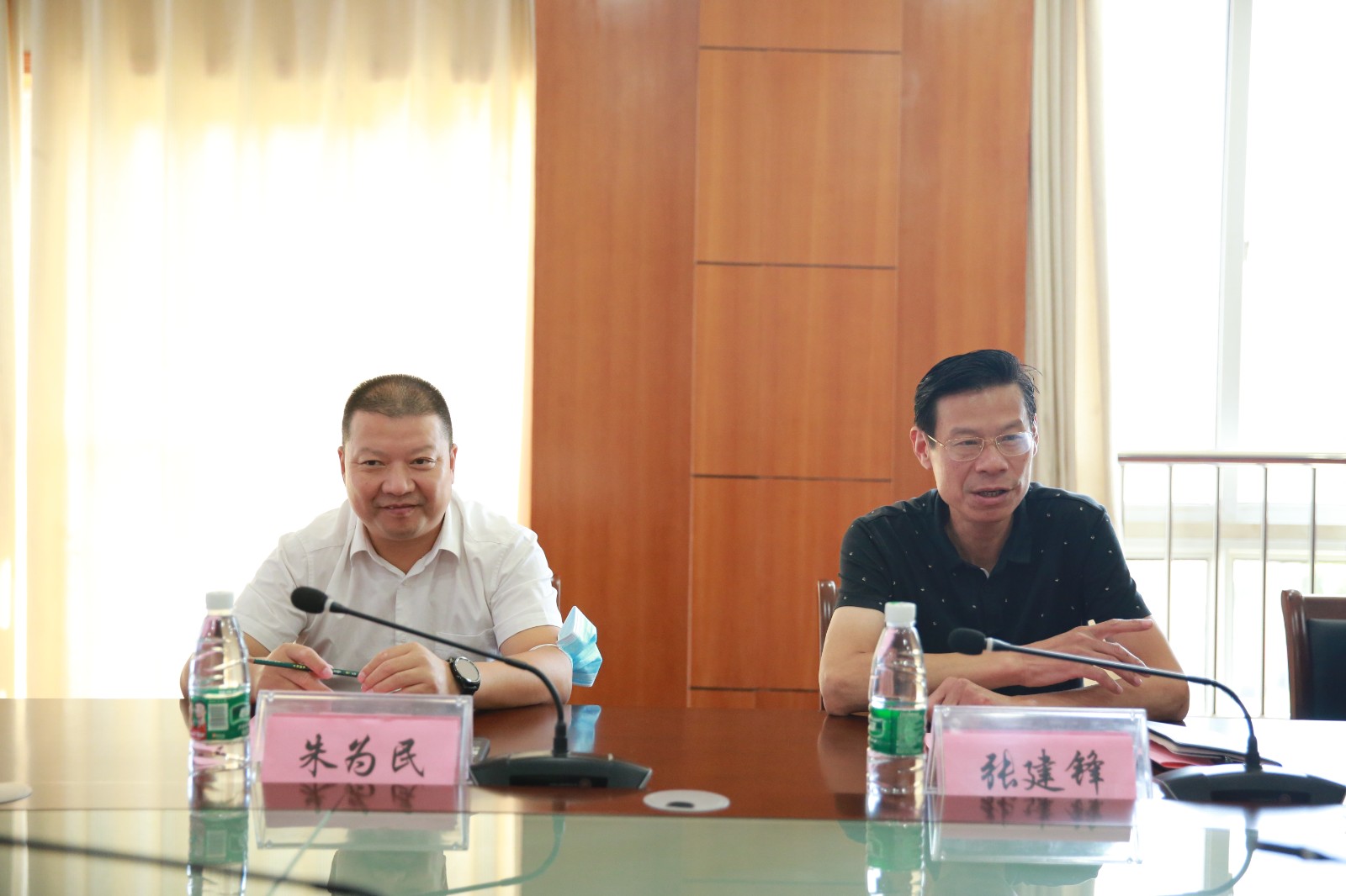慰问南通工贸技师学院代表1.JPG