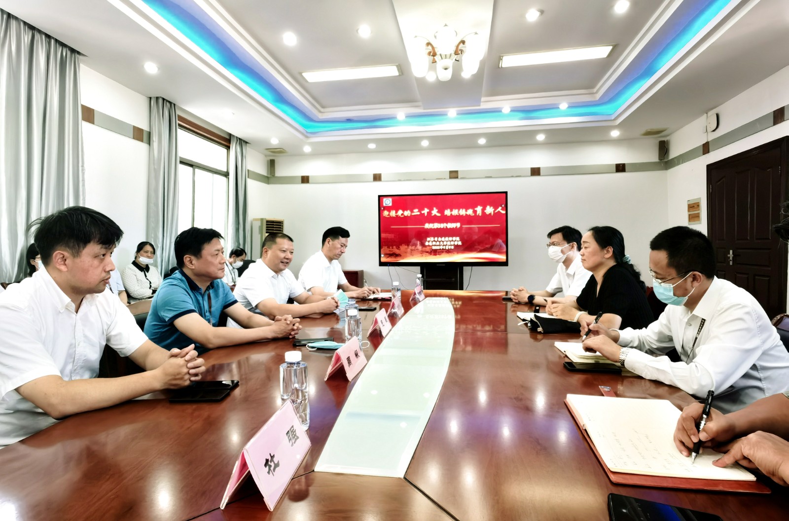慰问南通技师学院教师代表.jpg